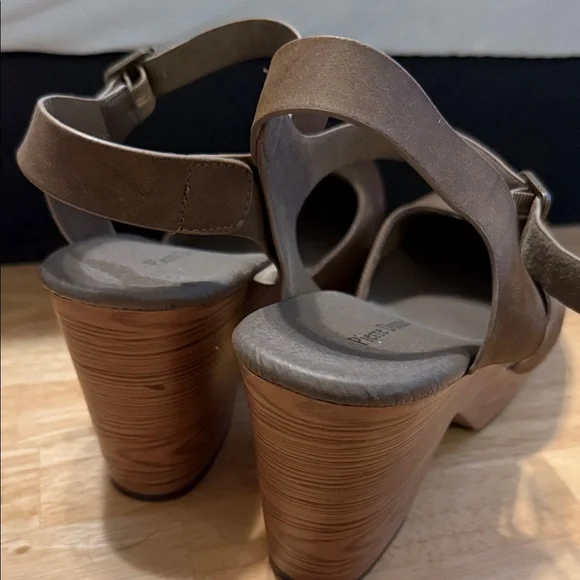 Pierre Dumas Brown Women's Mules with Buckle Strap - Picture 4 of 6